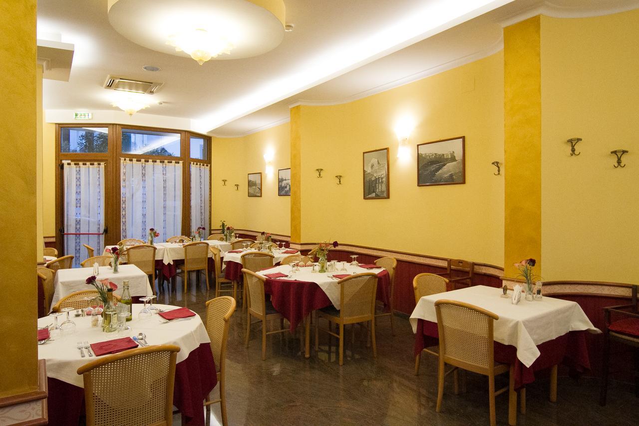 Pensione Al Pescatore แตร์โมลิ ภายนอก รูปภาพ