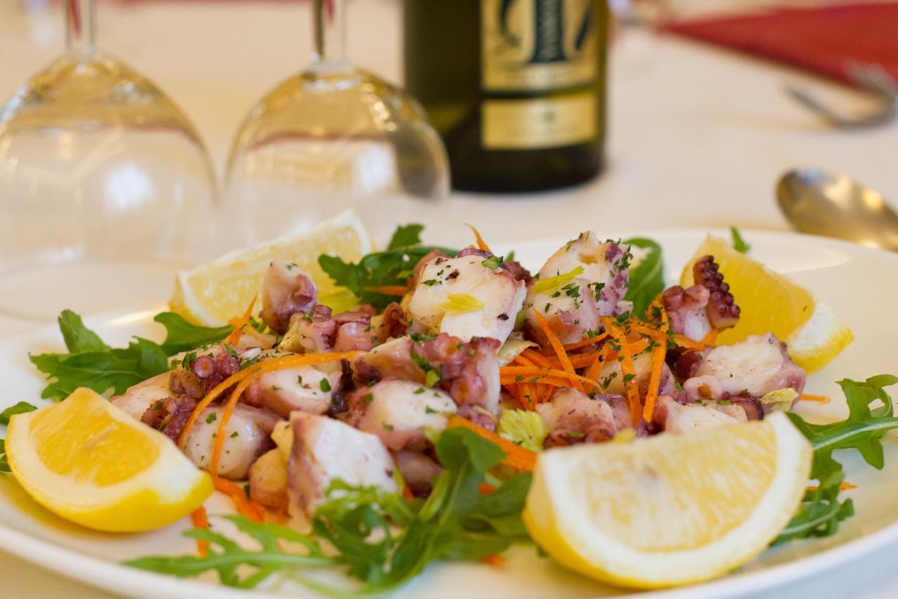 Pensione Al Pescatore แตร์โมลิ ภายนอก รูปภาพ